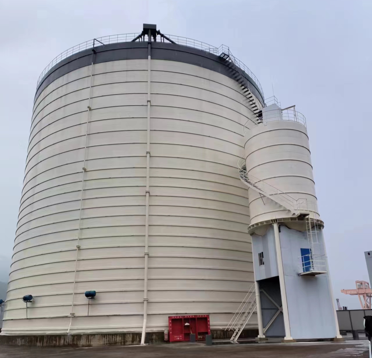 于洪10万吨水泥钢板库